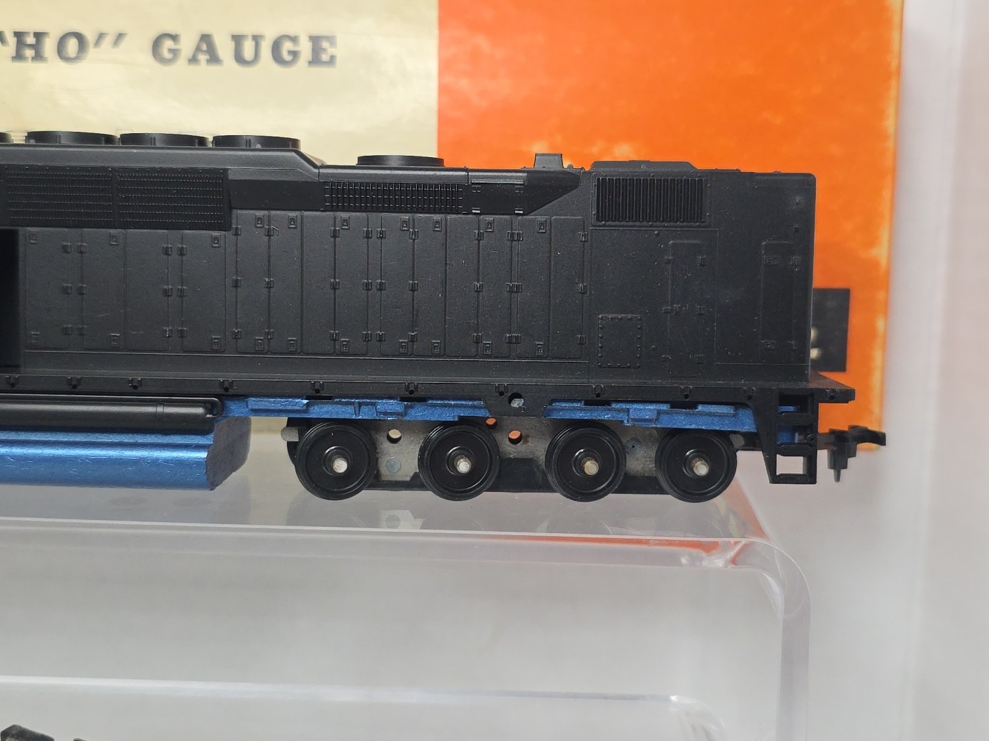Athearn HO Scale Dummy As Is Undecorated EMD DD40 Diesel Locomotive Read Desc.