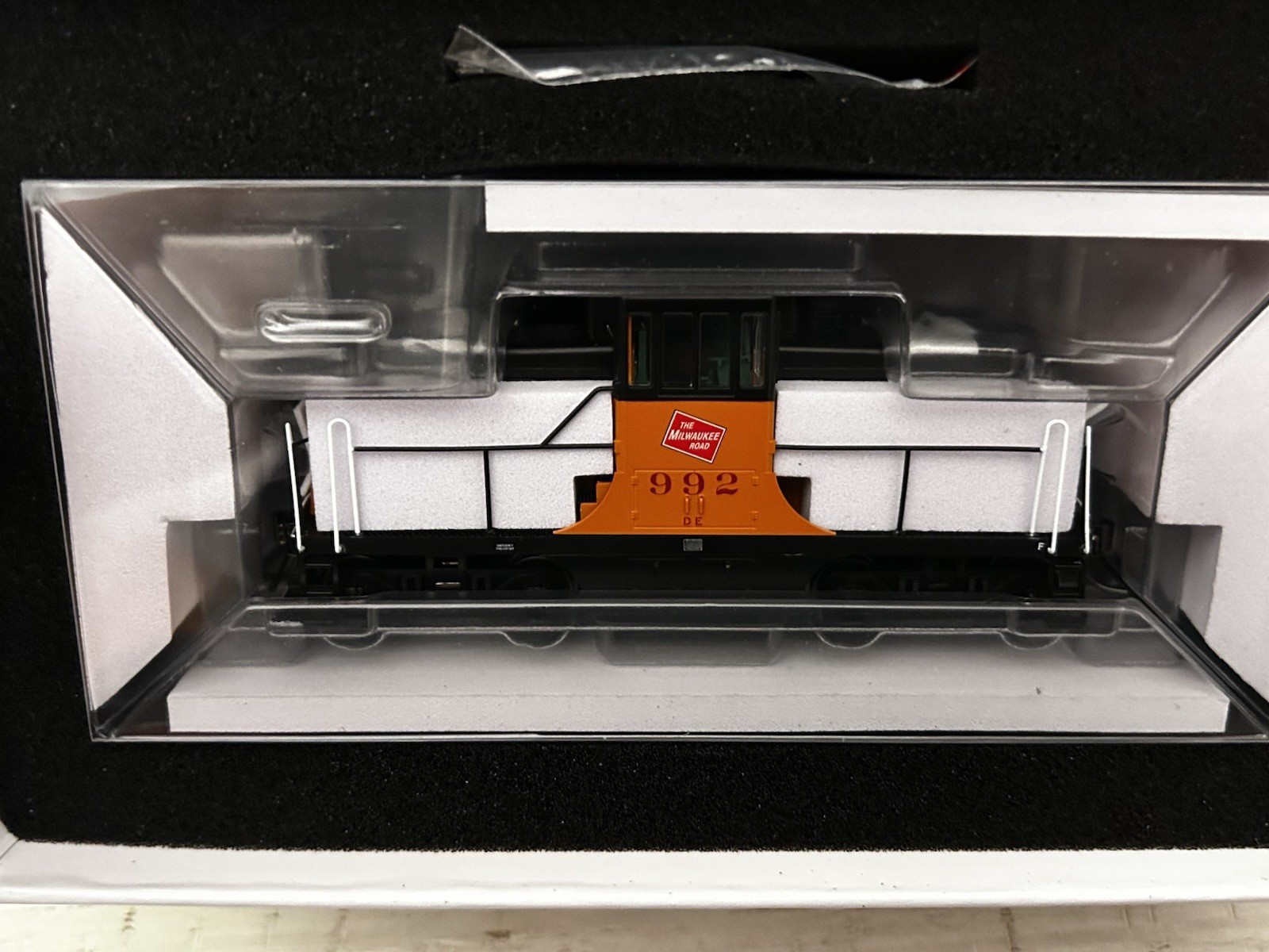 Rapido HO Scale GE 44 Tonner Milwaukee Road #992 DC Only—48010