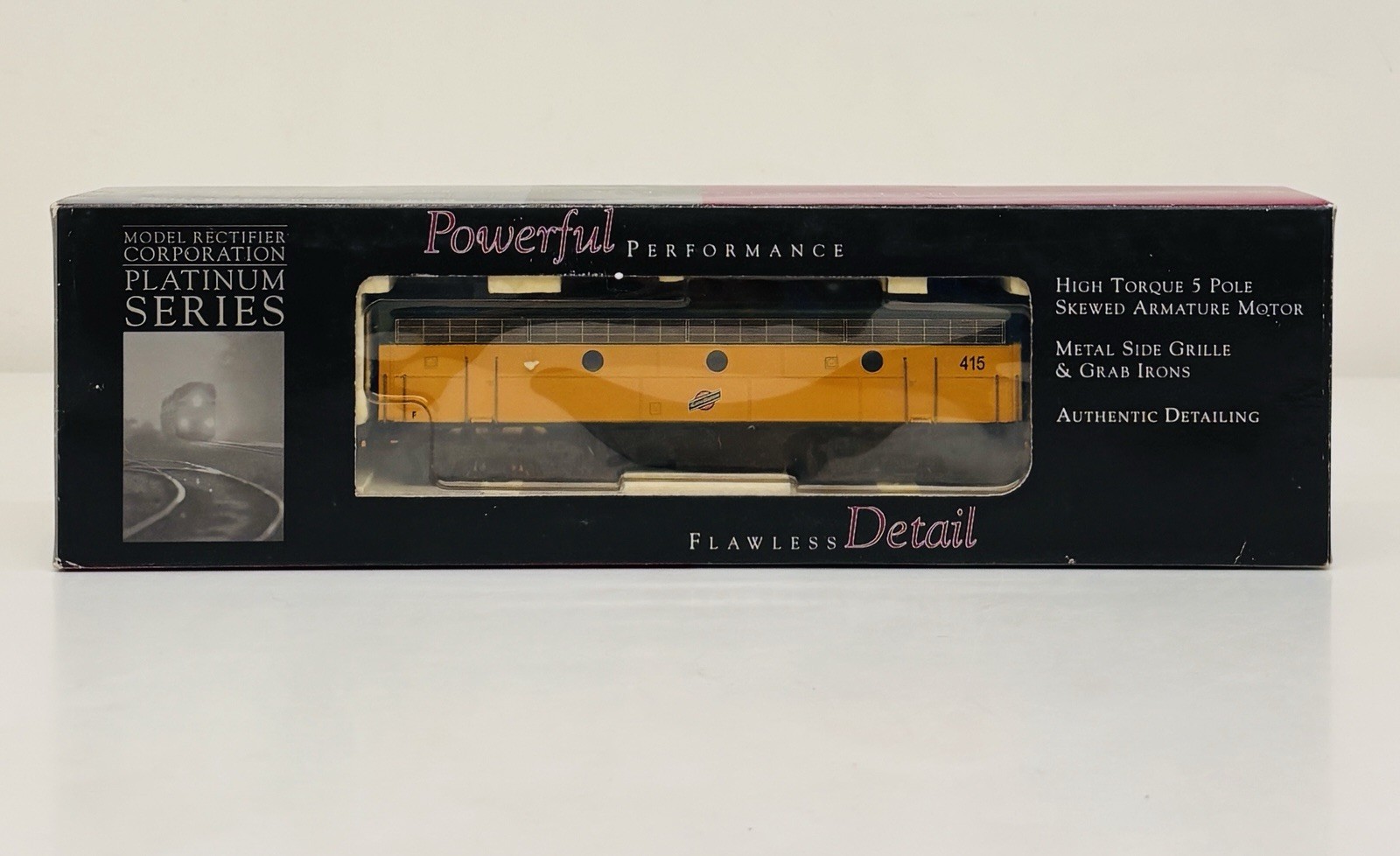 MRC Platinum HO Chicago & North Western C&NW F7B Non-Powered Dummy Diesel CD124