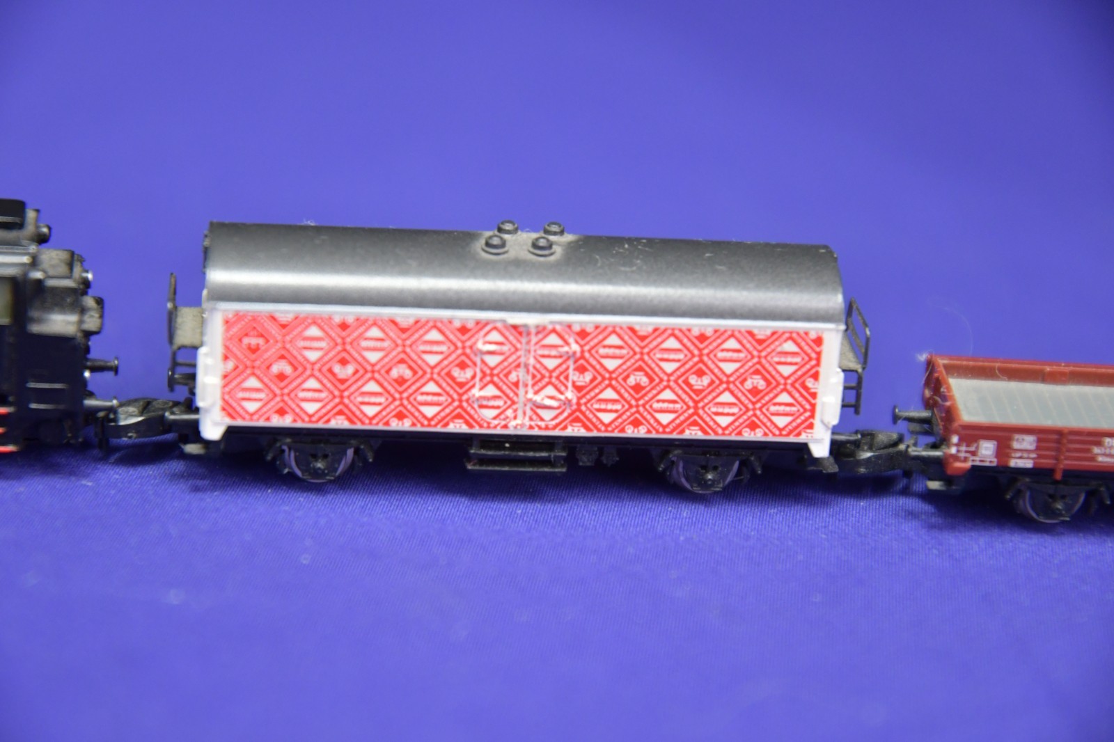 Marklin Mini #89 008 DB Class 89 locomotive Z scale & 4 More Cars