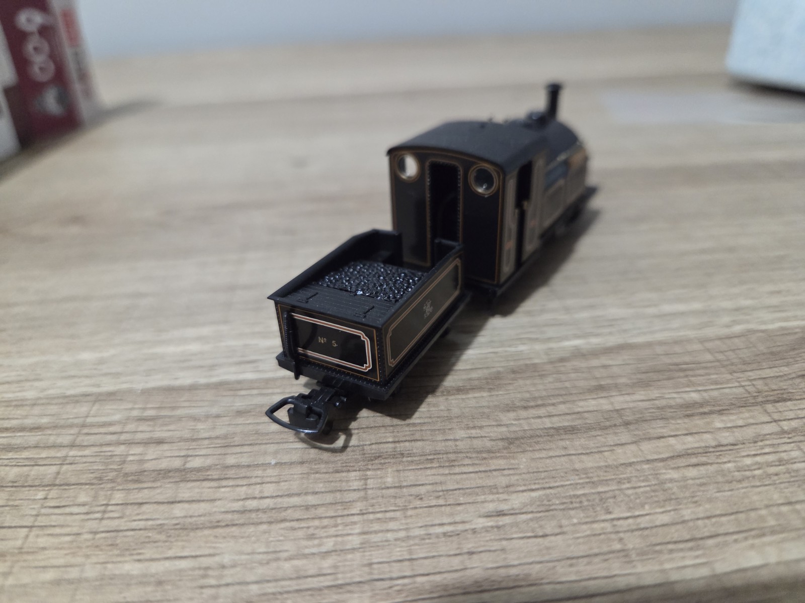 Kato/Peco OO9 Large England ‘Welsh Pony’ Ffestiniog Railway Brown