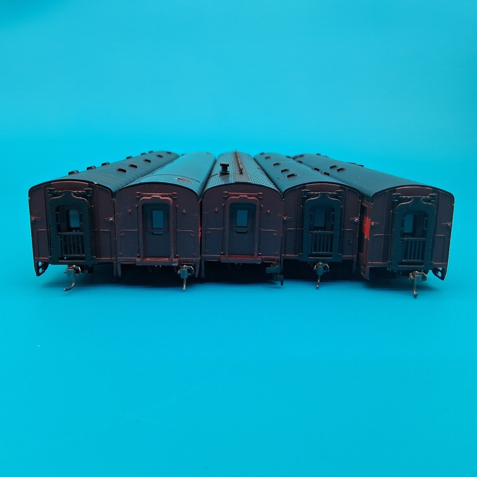 CUSTOM PAINTED HO Scale Gulf Mobile & Ohio DCC DIESEL LOCOS & 5 Passenger Cars