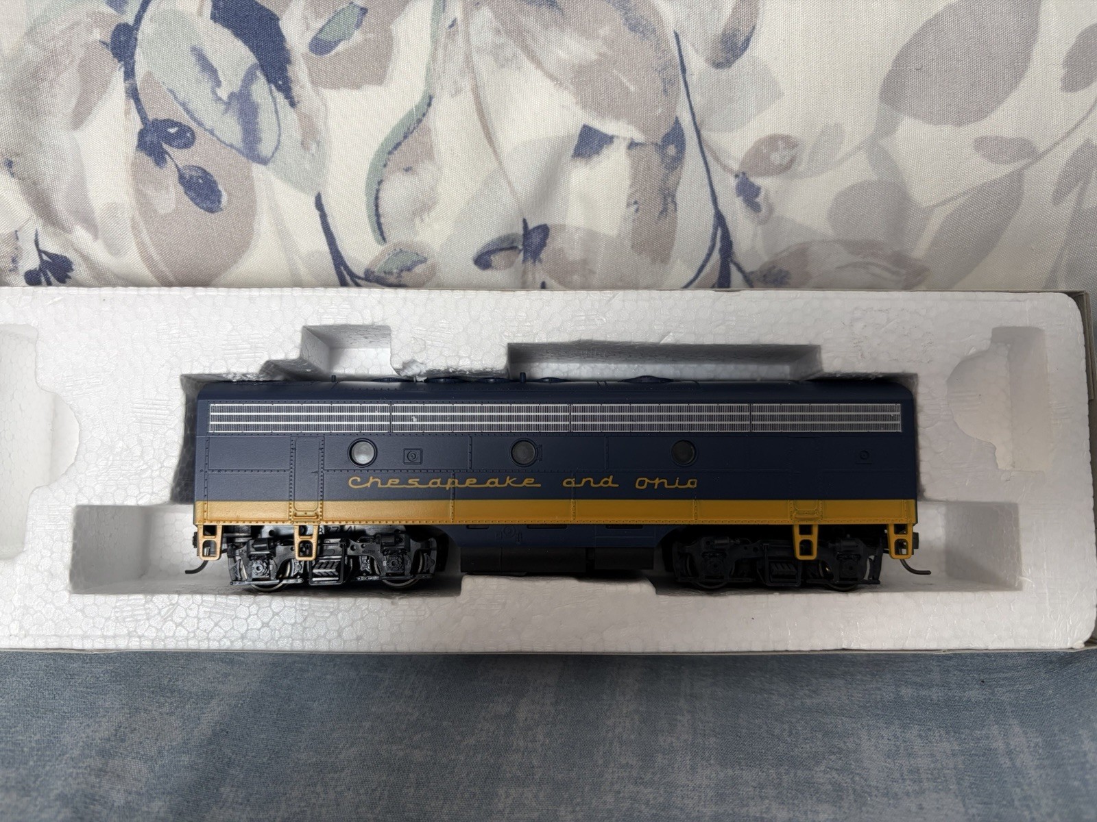 Stewart Hobbies HO Scale Chesapeake And Ohio F7 A&B Units Kato Powered