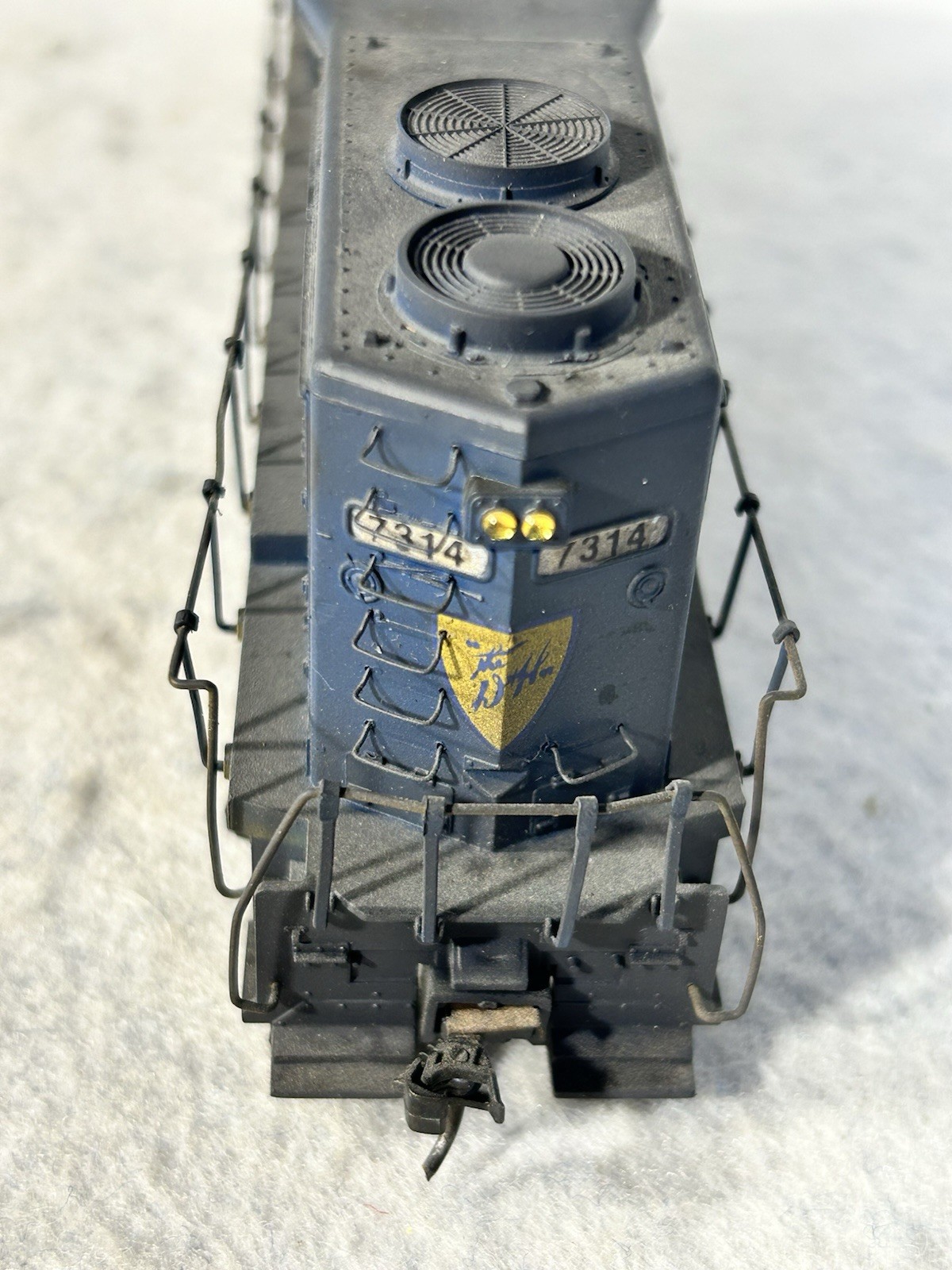 Athearn Custom Painted/Detailed Weathered D & H RR GP-38-2 Loco HO(Ex 1 Awning)