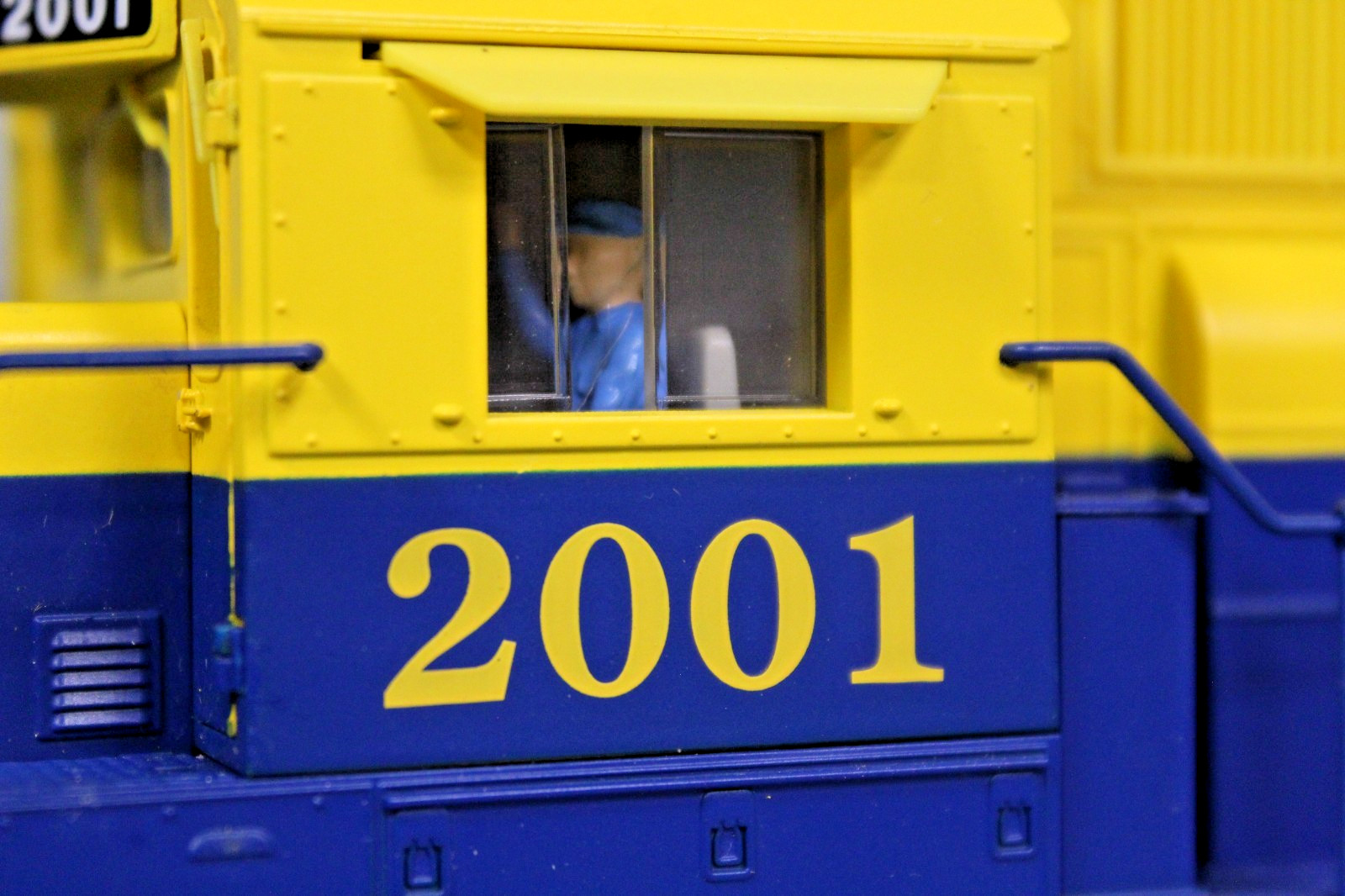 K-Line K2402-2001 Alaska RailRoad GP38-2 Diesel Engine W/LTI TMCC (B2)
