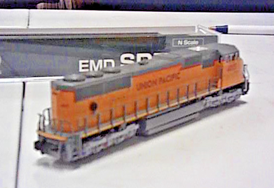 NO SCALE KATO EMD SD70M LOCOMOTIVE – UNION PACIFIC #4015 – NEW