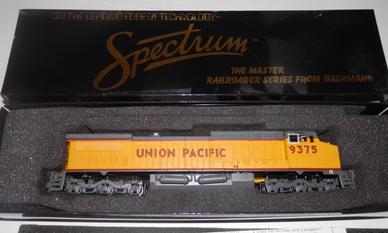 Spectrum HO POWERED Union Pacific 9375 GE Dash 8-40CW Diesel Loco #86025