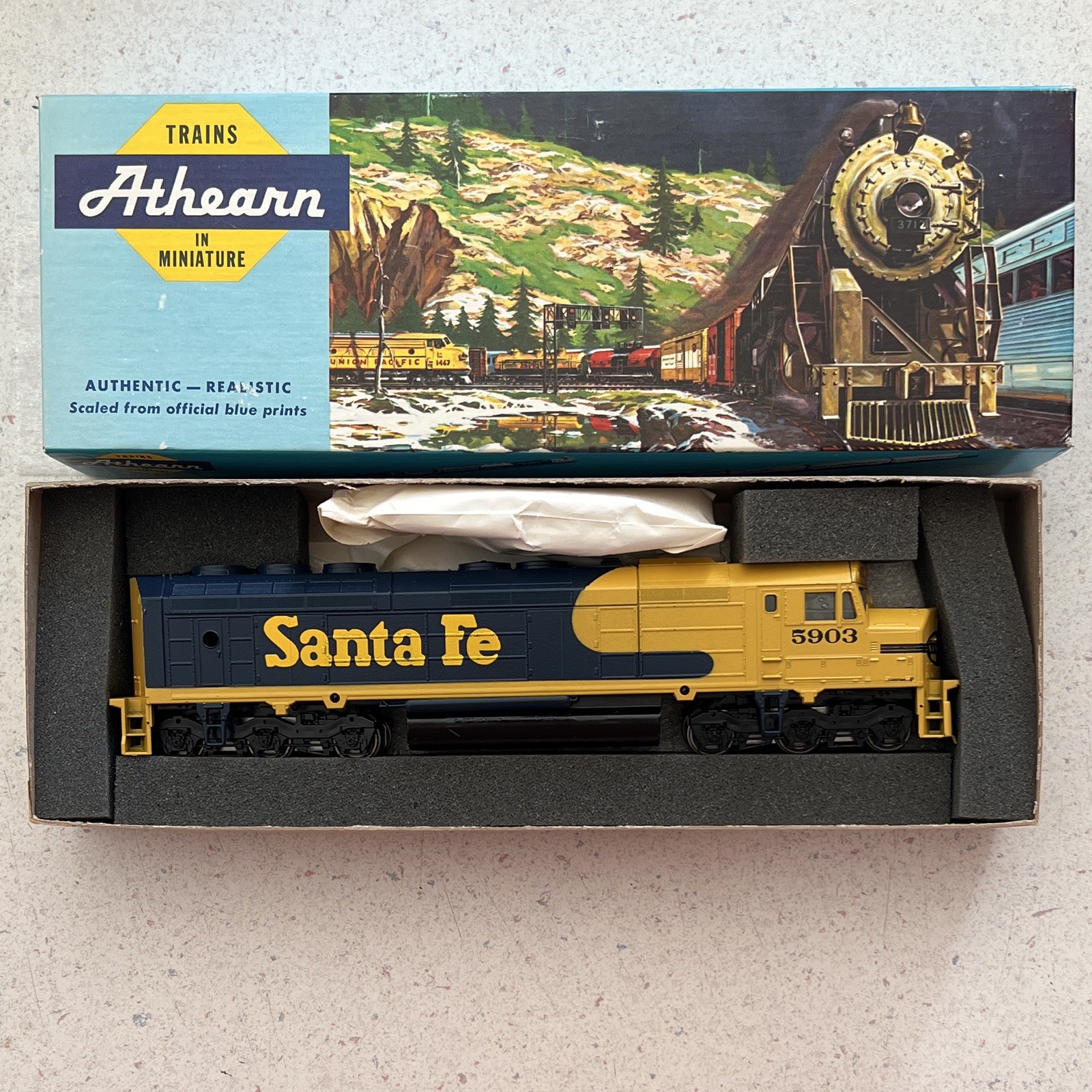 Athearn HO Santa Fe Diesel Locomotive 5903 Blue/Yellow DC Analog Bo-Bo