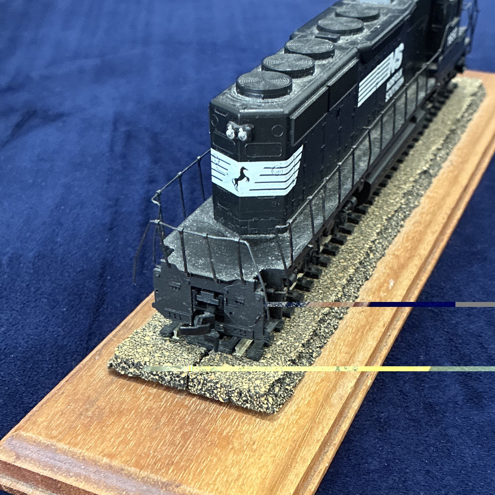 Norfolk Southern 1650 HO Scale Diesel Locomotive Black White Plastic Model
