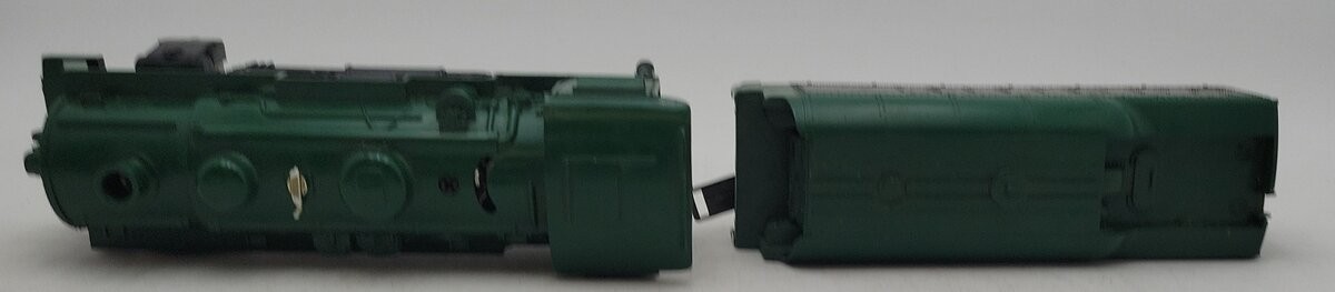 Lionel 6-8302 O Southern 0-4-0 Steam Loco & Tender EX
