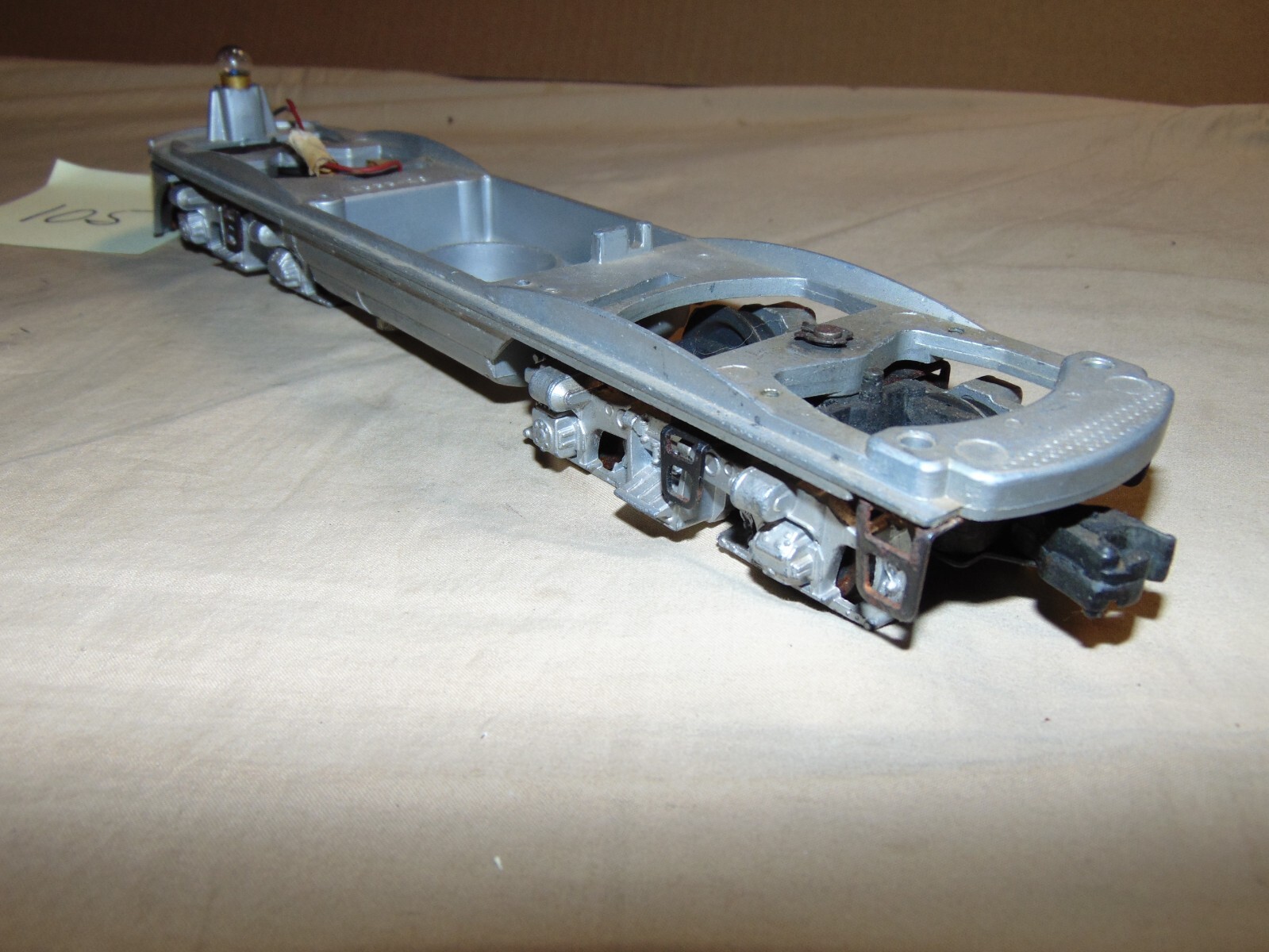 LIONEL 2353 SANTA FE LIGHTED A UNIT CHASSIS WITH BATTERY DOOR #105