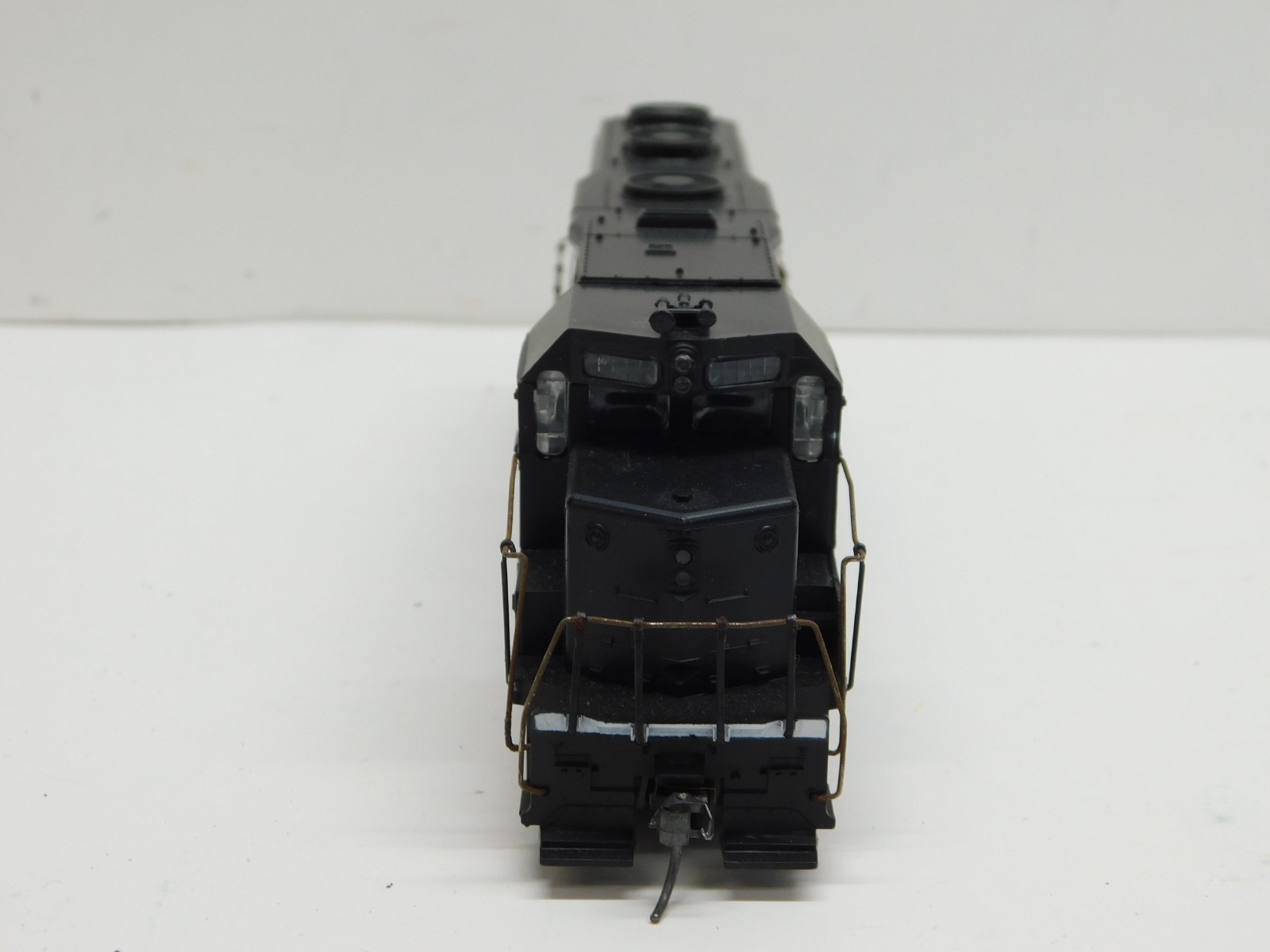 Athearn HO Blue Box Illinois Central GP35 Diesel Engine #9432-Unpowered Dummy