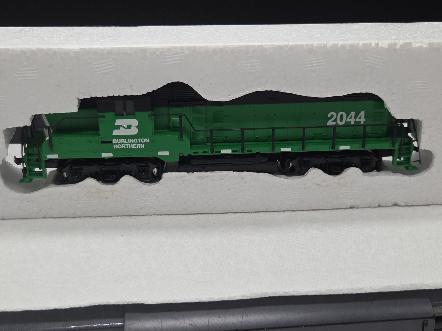 HO Mantua GP-20 Diesel Burlington Northern 2044 Green Black 414 – 063
