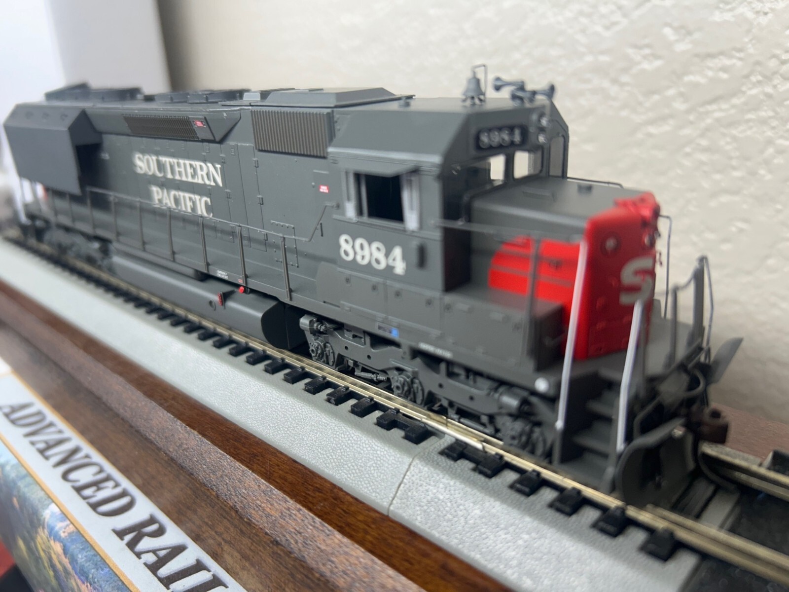SOUTHEN PACIFIC – SP ” ELEPHANT EARS ” – SD45 LOCO DC/DCC Ready HO Scale NEW OOP