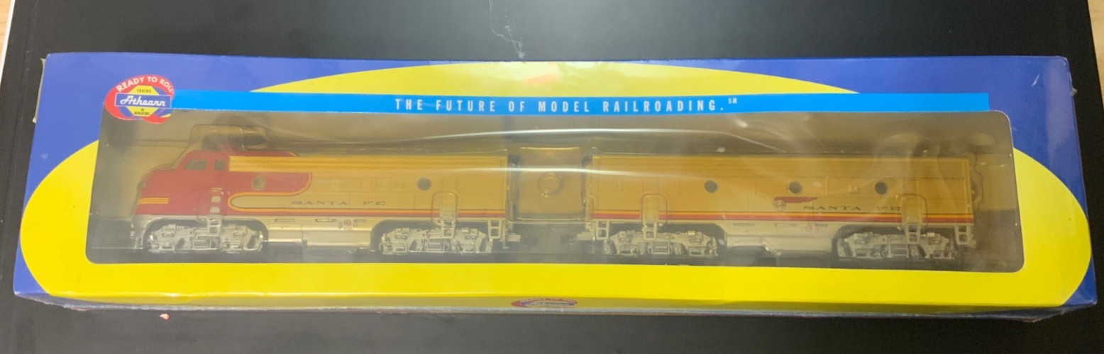 New Athearn Santa Fe F7A-F7B Diesel Locomotive HO 8021 Red Silver Model Train