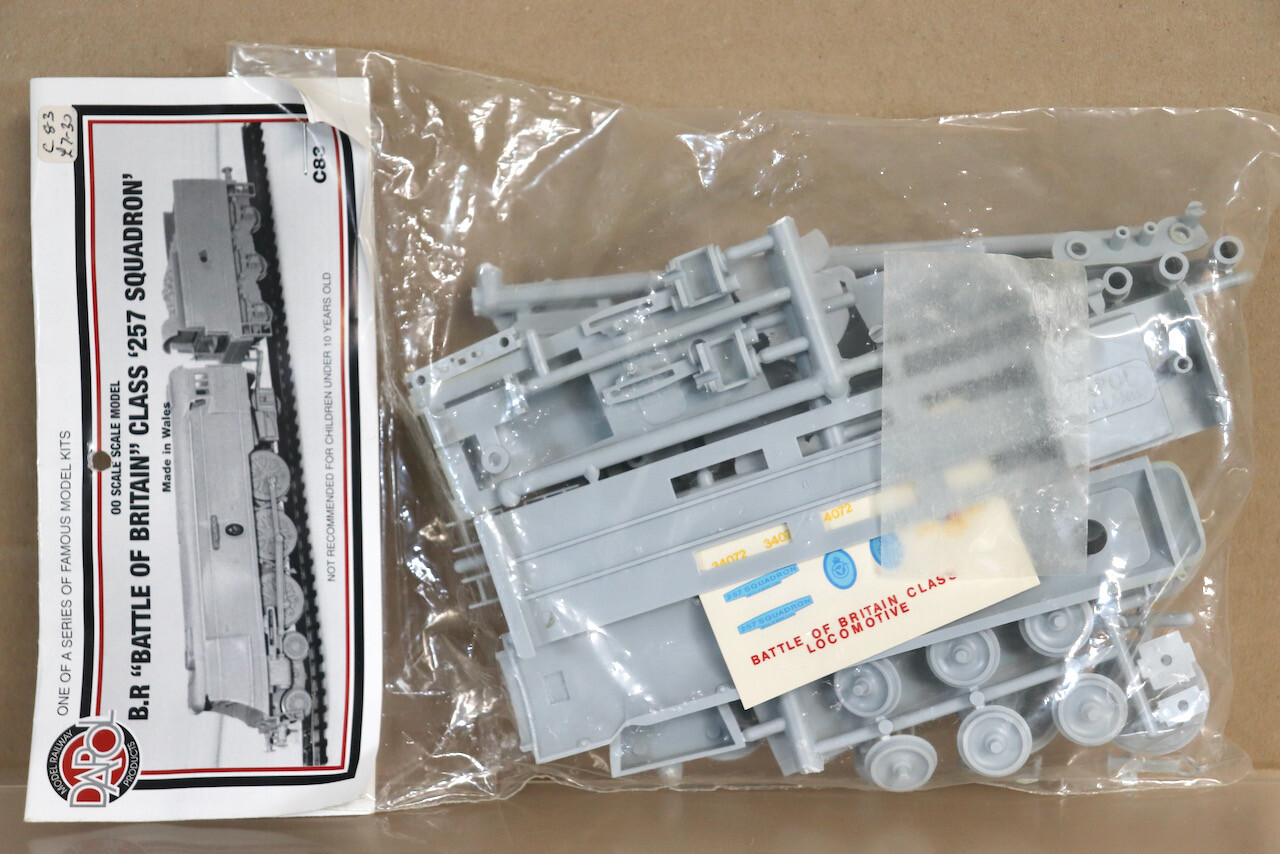 DAPOL C83 OO GAUGE SOUTHERN BR 4-6-2 BATTLE of BRITAIN LOCOMOTIVE 257 SQUADRON