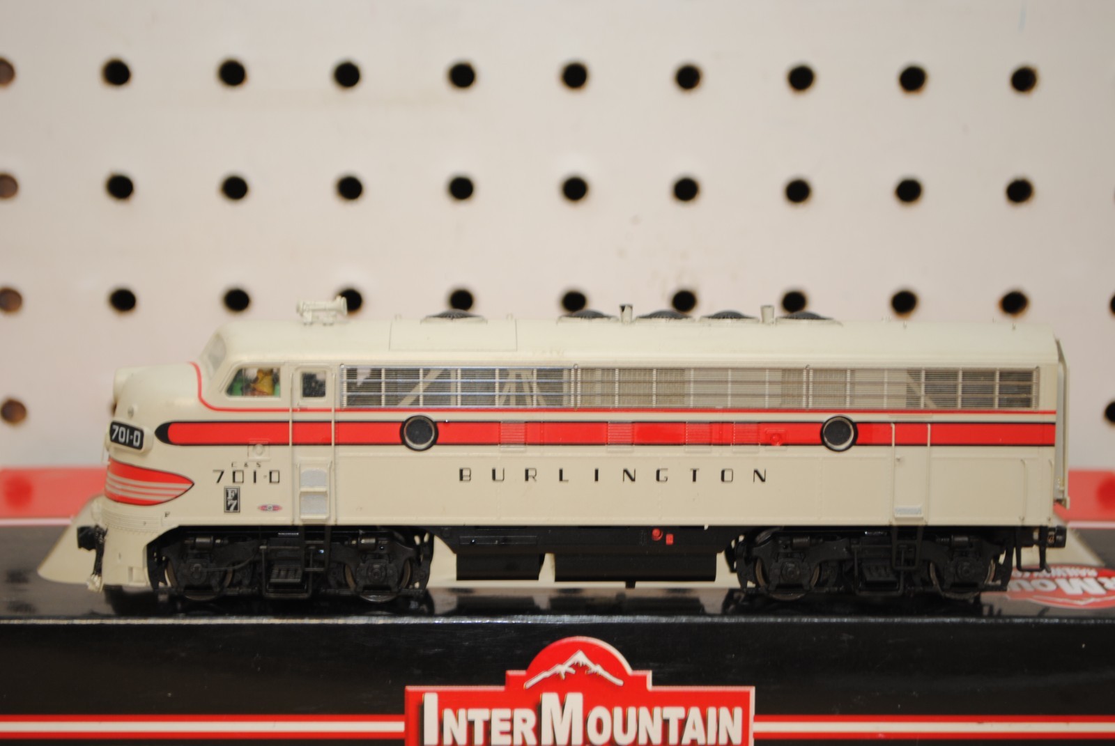InterMountain Railway Co. 49007-08 CB&Q Burlington #701D EMD F7A Diesel Loco HO