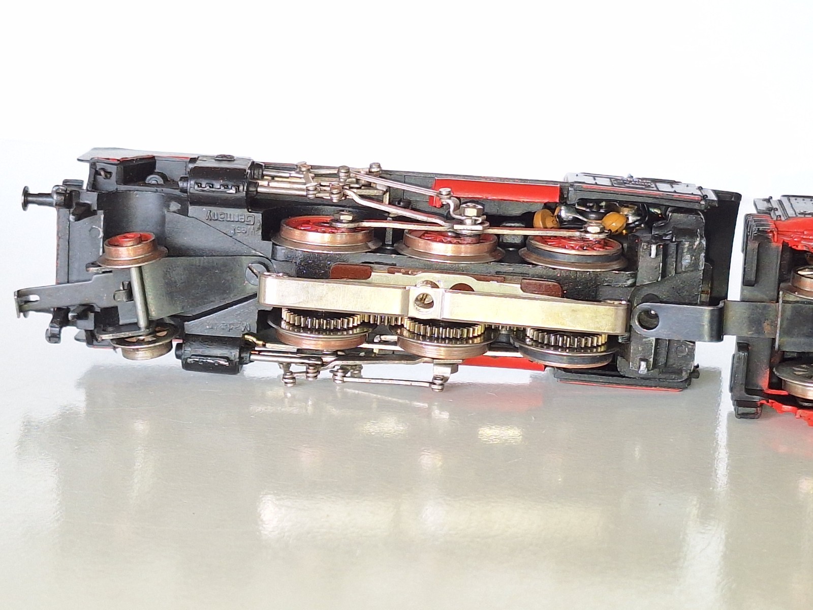Marklin 3003 V.3 Steam Loco. 3 rail AC analogue. V/good Cond. HO scale. Boxed