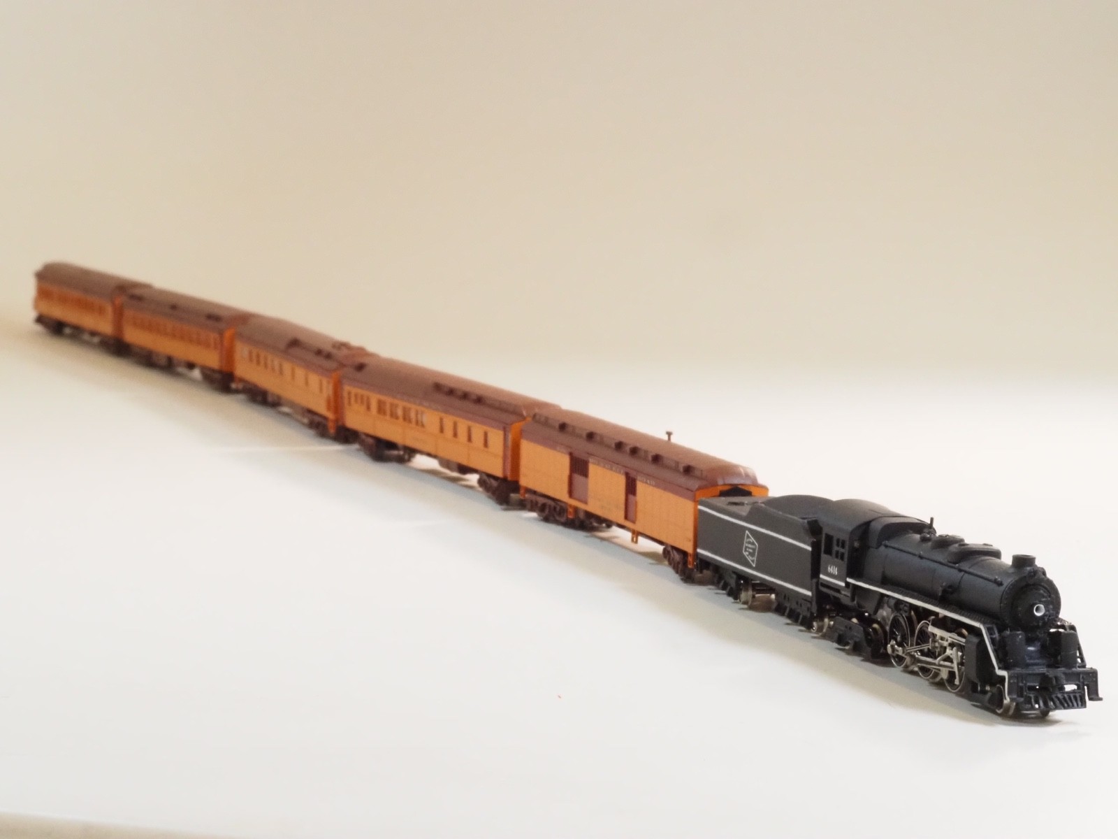 Brass Z-scale Steam Locomotive Milwaukee Hudson & 5 AZL Pullman Passenger cars