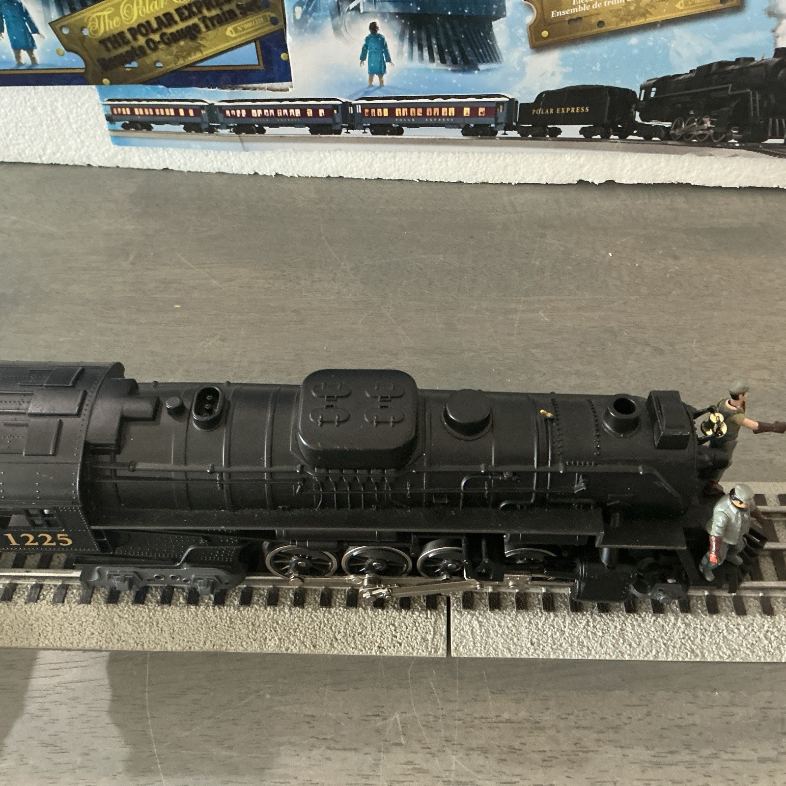 LIONEL POLAR EXPRESS™ O GAUGE WITH LIONCHIEF BERKSHIRE ENGINEw/TENDER & REMOTE x