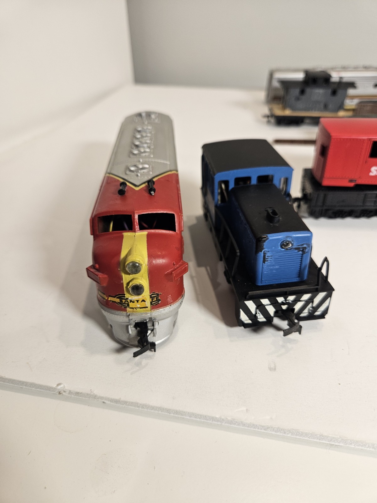 Vintage HO scale Locomotive Power/Dummy Junk Lot – Untested – Unknown if working