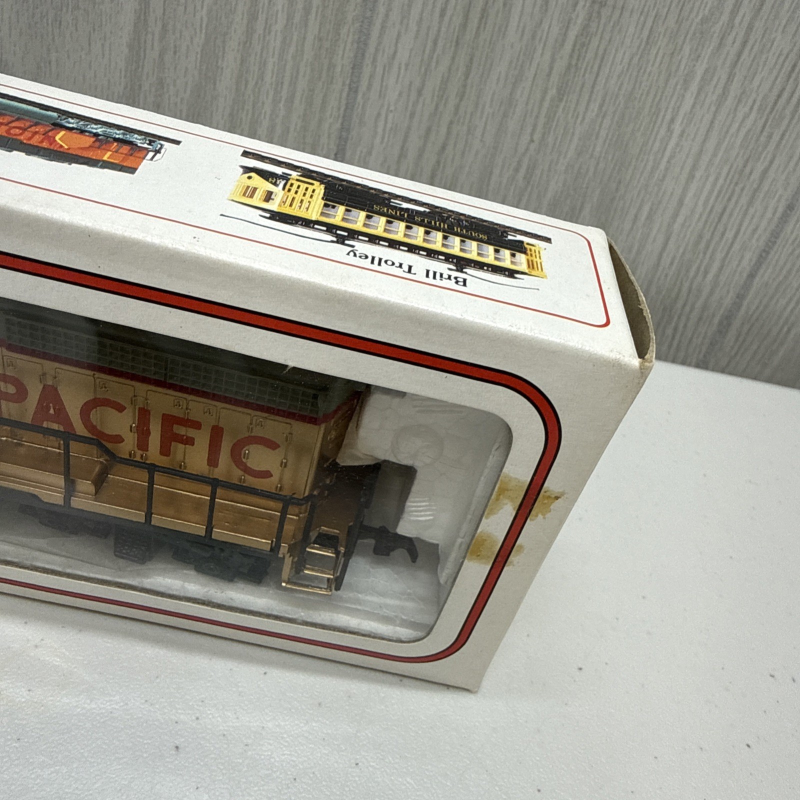 Bachmann HO Gauge Union Pacific GP 40 Gold Colored Engine New