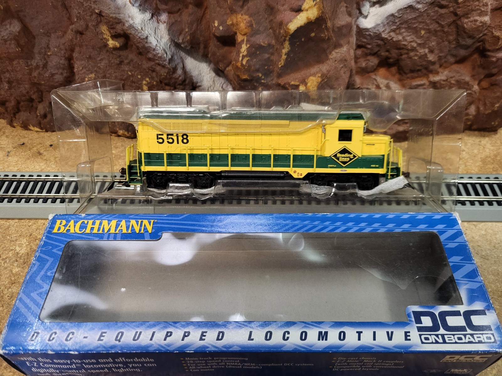 Bachmann 60802 HO Scale DCC GP 30 Locomotive, Reading #5518, $7/$3/$15 Ship