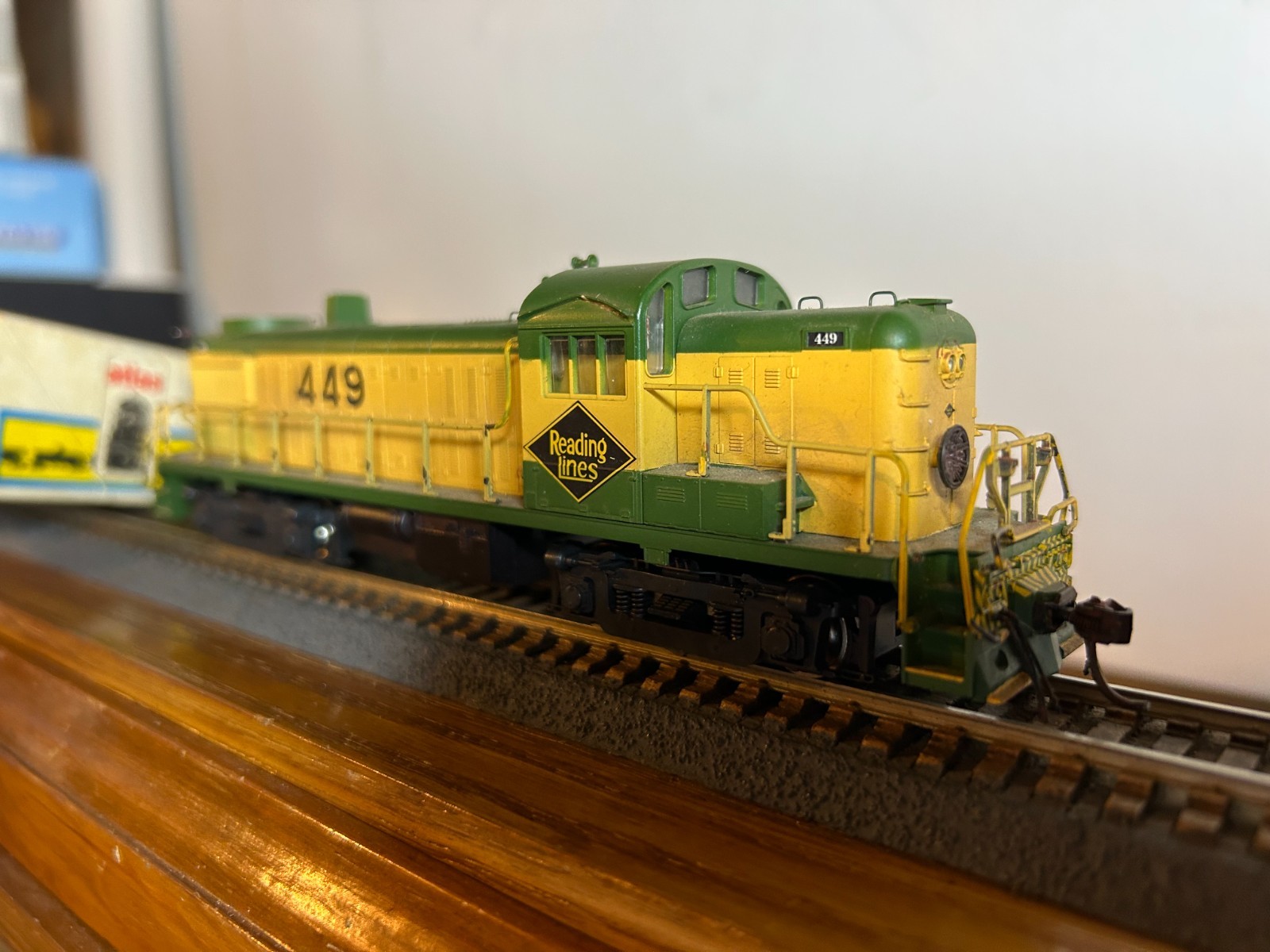 ATLAS #8151 Reading Alco RS-3 Diesel Loco #449 w/DCC “Needs Work” H.O. 1:87