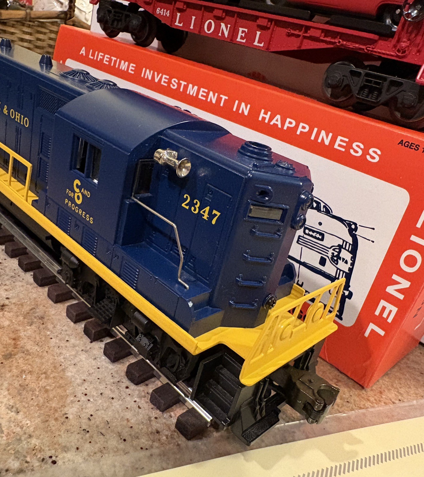 Lionel 38349 Conventional Classics Chesapeake & Ohio GP-7 Freight Set 12885-500