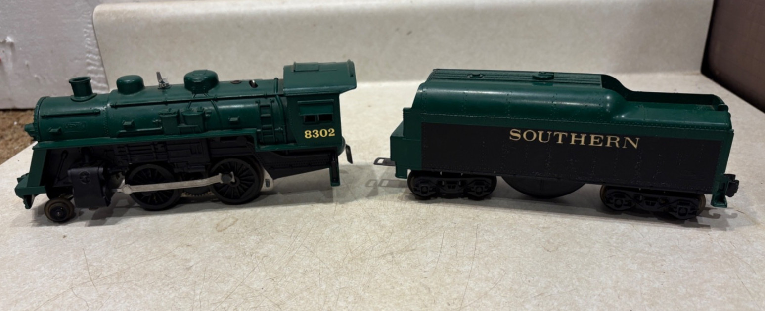 Vintage Lionel #8302 Green Steam Engine w/”Southern” Coal Tender Car