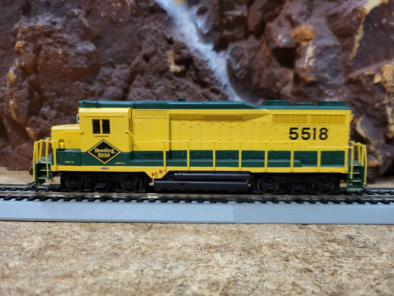 Bachmann 60802 HO Scale DCC GP 30 Locomotive, Reading #5518, $7/$3/$15 Ship