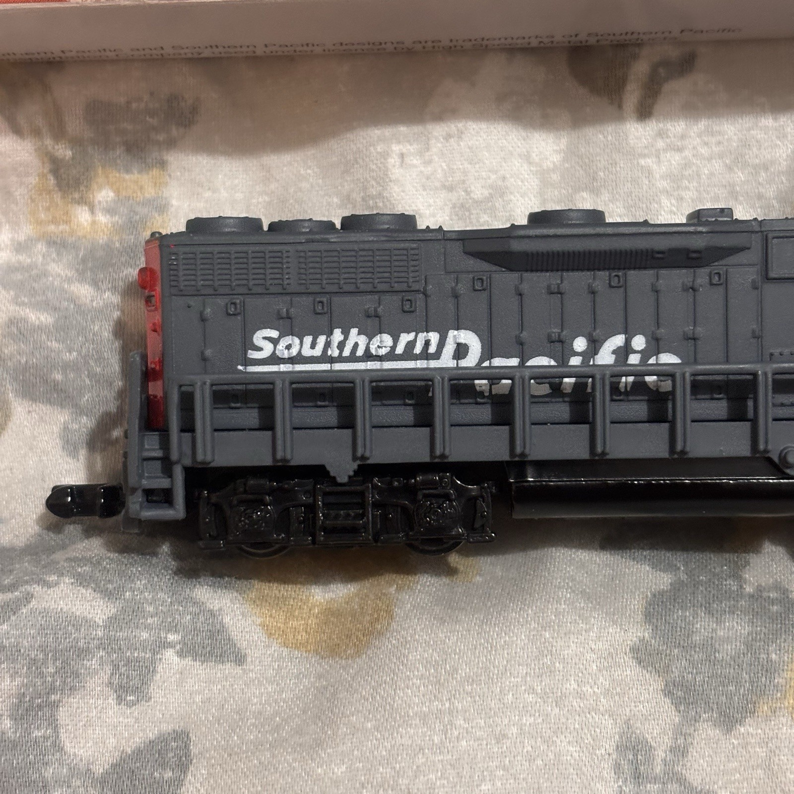 NEW IN ORIGINAL BOX: 1990’s South Pacific 9725 Locomotive Train 4″, Mint