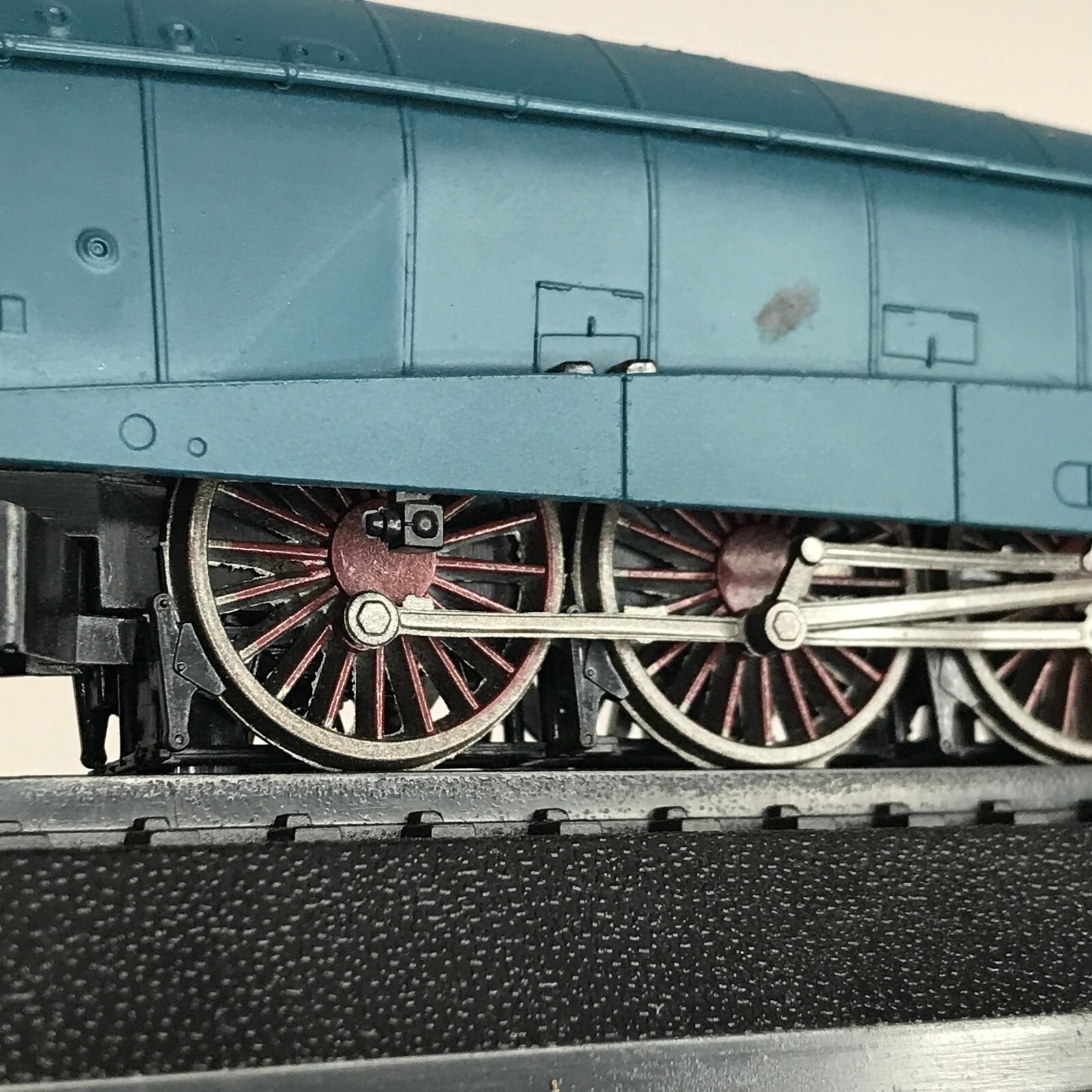 Vintage Mallard Model Plastic Train 1938 Class A4 No. 4468 On Stand