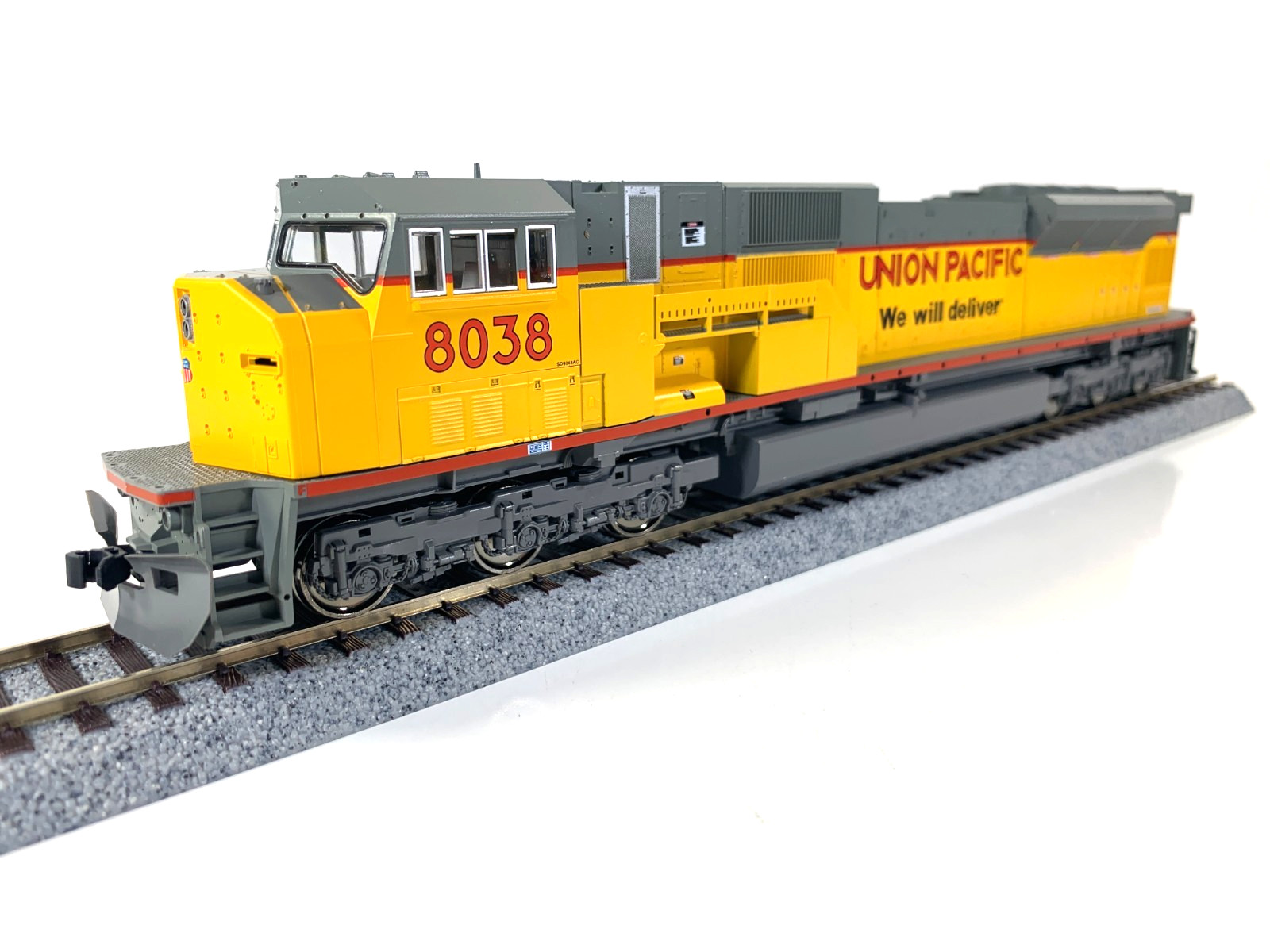 Kato HO 37-6357 Union Pacific SD90/43MAC Diesel # 8038 -DC / No Sound