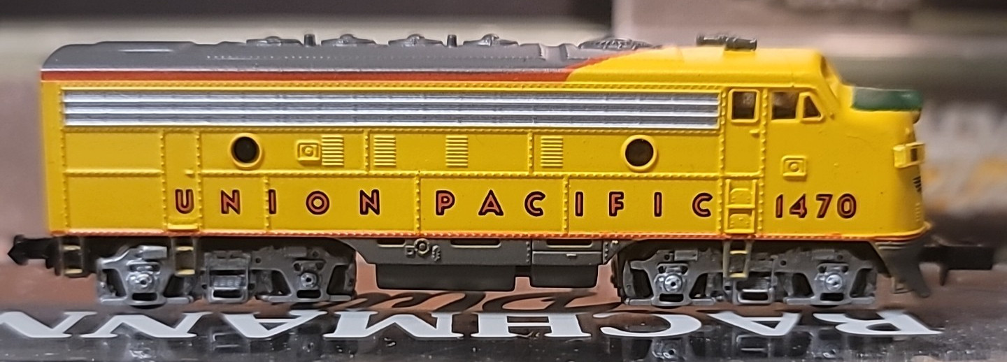 BACHMANN PLUS EMD F7 A-B-B-A UNIONPACIFIC ROAD# 1470, 1476B, 1492B, 1468 powered