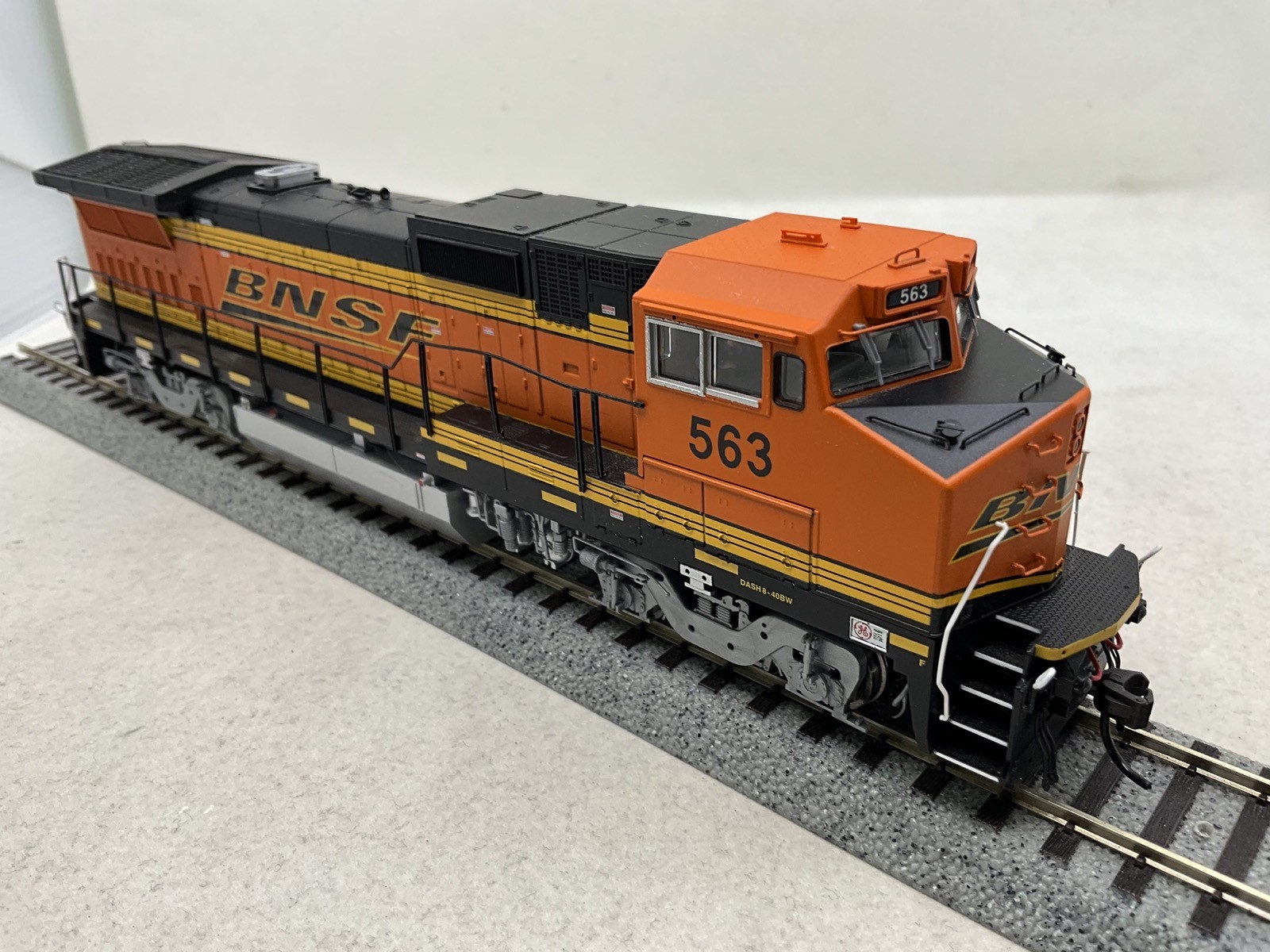 Atlas Master Gold HO Scale BNSF Dash 8-40BW w/ DCC/DC/QSI Sound #563 #9871