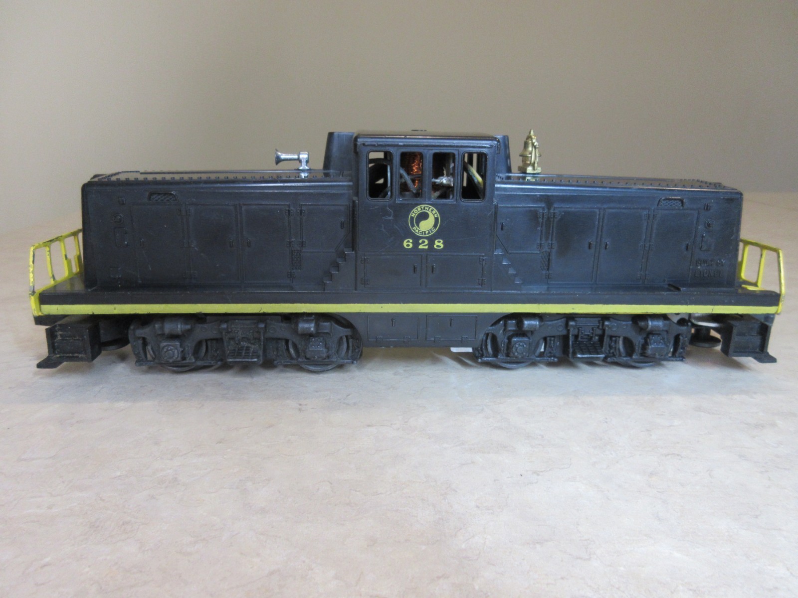 Lionel 628. 44 Ton Diesel Switcher Locomotive. Northern Pacific. Watch Video!!!