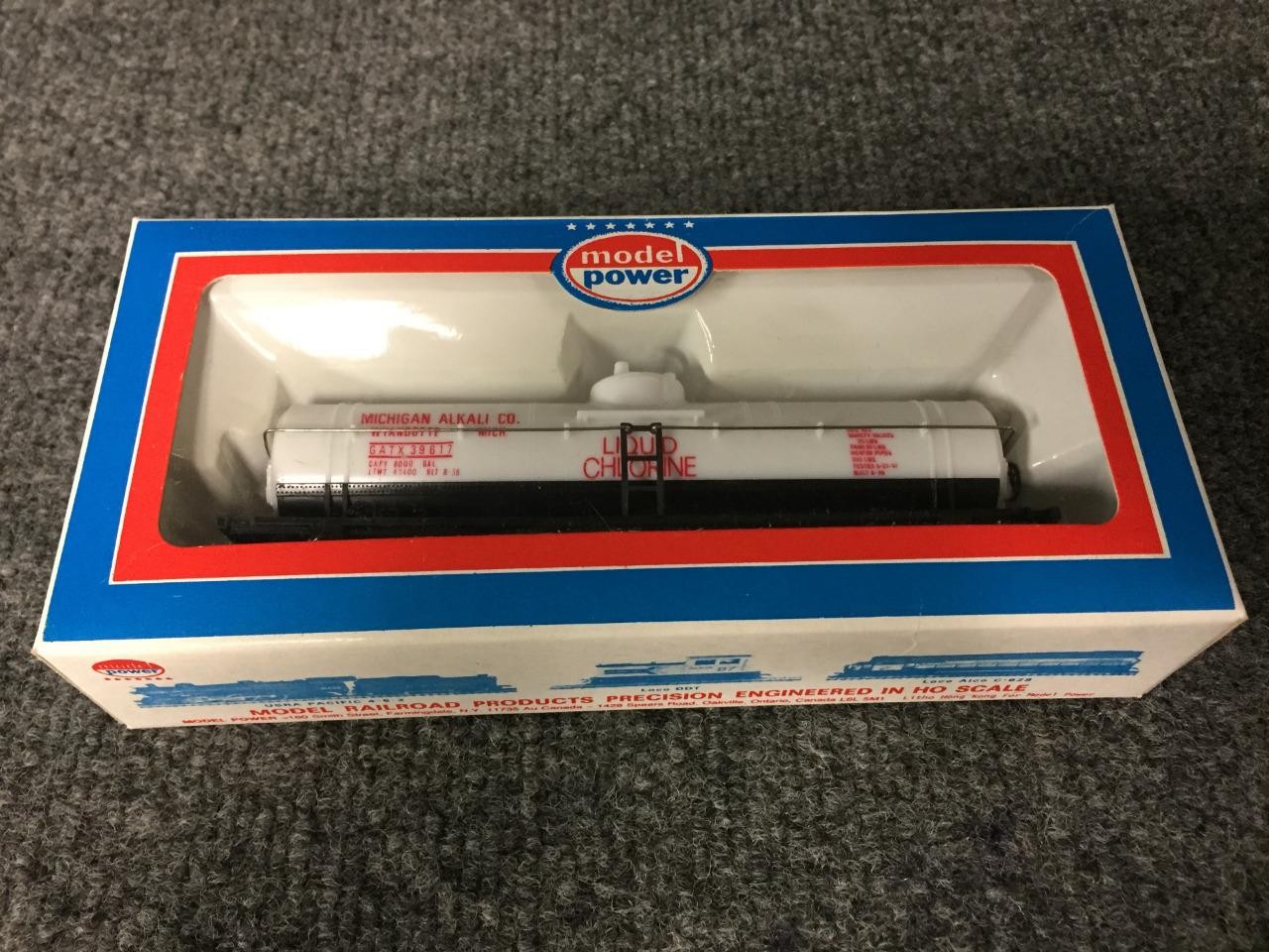 Model Scale HO Locomotive 2-6-0 with Tender Box Gondola Tank Caboose Train Cars
