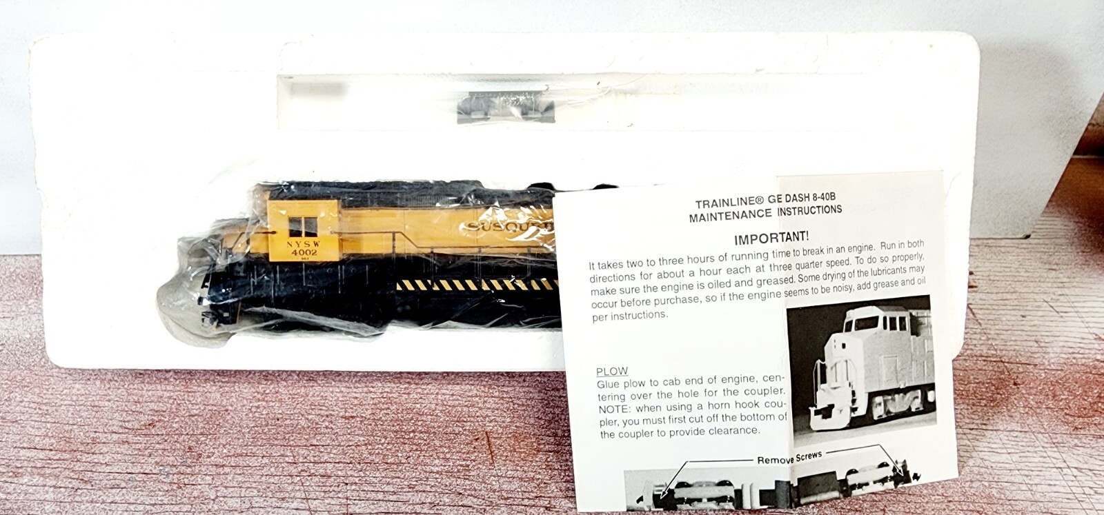 Walthers Trainline 931-173 New York Susquehanna RR GE Dash 8-40B 4002 Powered HO