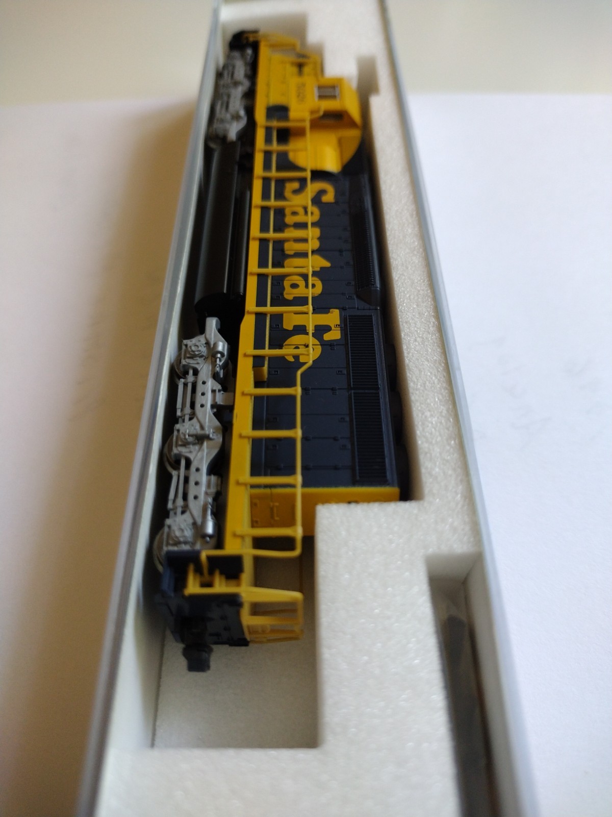 Kato N Scale SF #5026 Santa Fe Locomotive 176-4907 EMD SD40-2 Snoot NOS