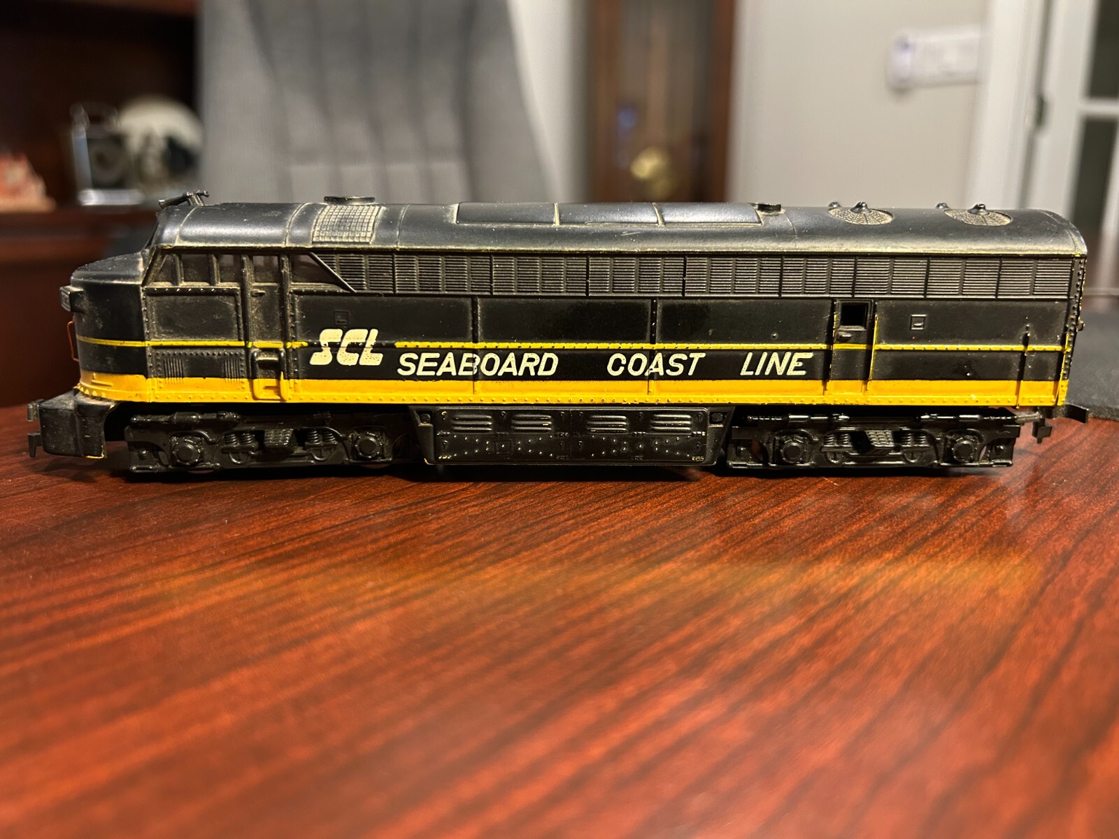 HO-AHM Tempo SEABOARD COAST LINE Diesel Locomotive-Very Good Used Condition