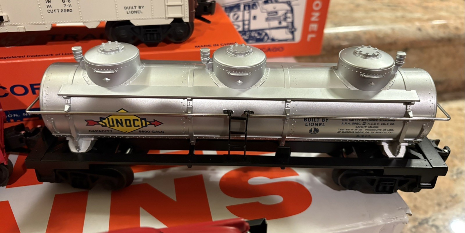 Lionel 38349 Conventional Classics Chesapeake & Ohio GP-7 Freight Set 12885-500