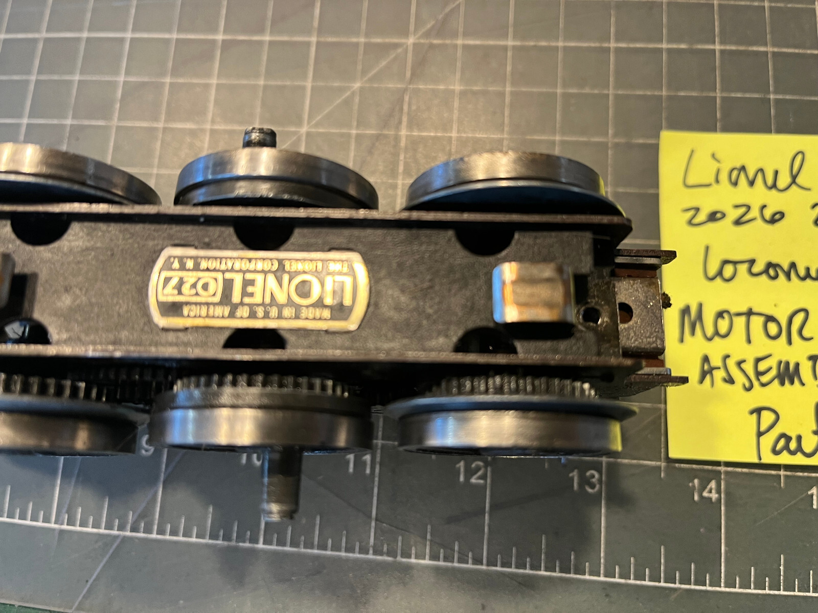 Lionel Train Locomotive 2026 SIX WHEEL MOTOR ASSEMBLY SMOKE UNIT RUNS PART LOT E