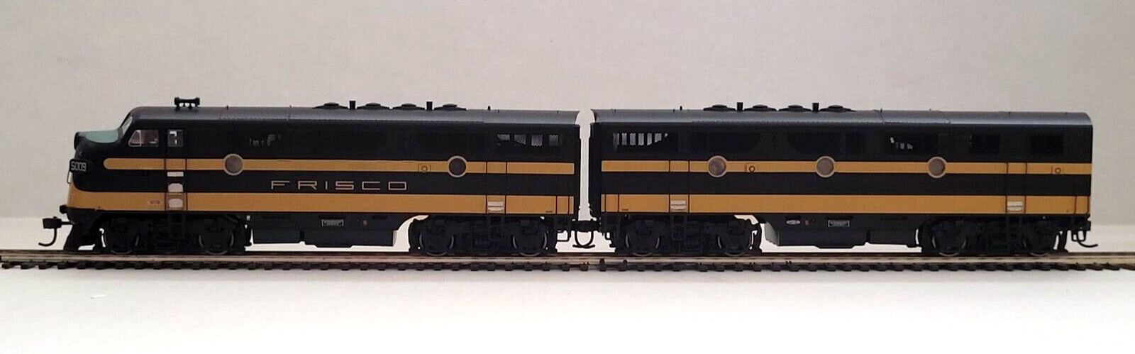 Athearn Genesis 2518 HO Scale F3 A/B Phase II Frisco #5009/5109 Tested New