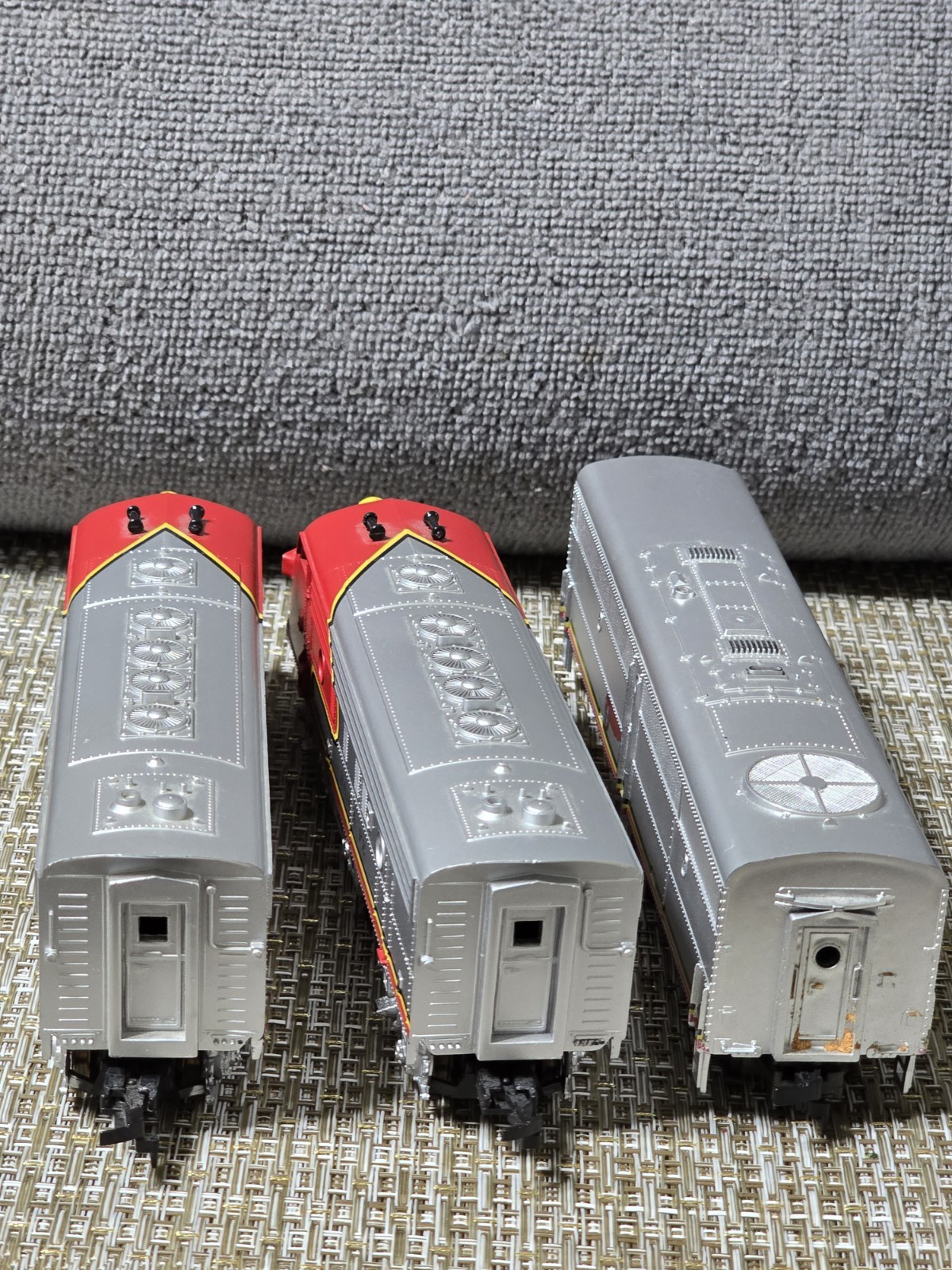 Vintage Santa Fe Warbonnet Train Set 2 Diesel Locomotives +Roco Made in Austria