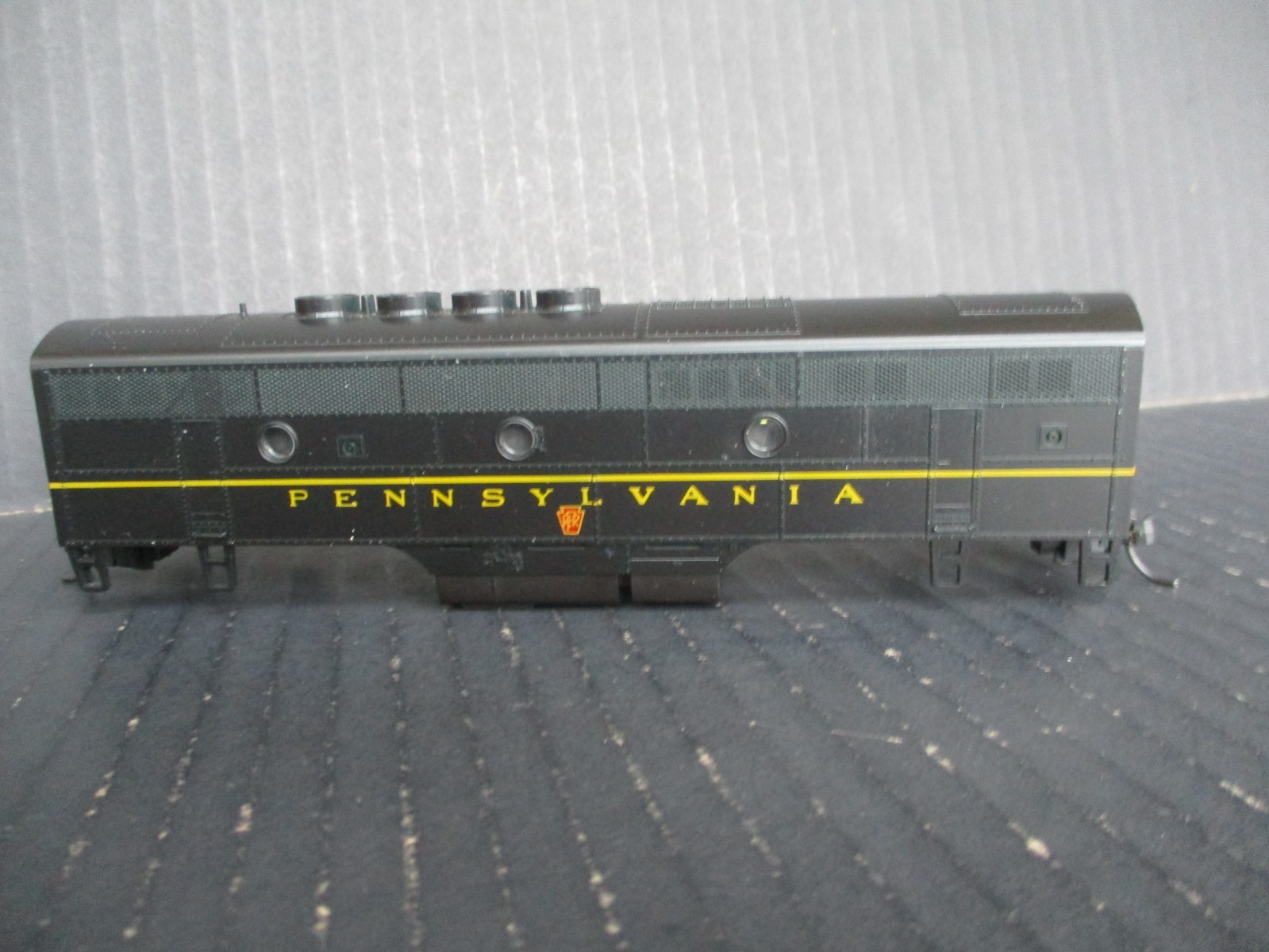 Stewart/Kato Pennsylvania F3B Body & Chassis Frame & Kadees HO Scale No Drive