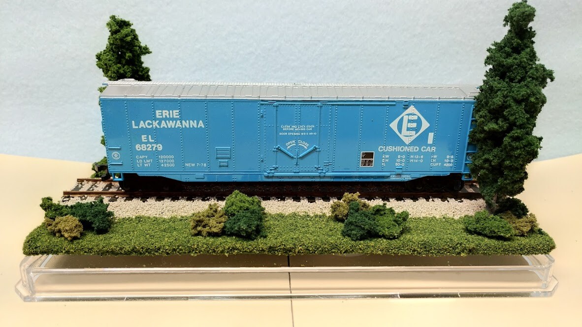 HO SCALE 9″ SINGLE TRACK DISPLAY CASE -“SUMMER SCENE”-FOR ANY HO TRAIN