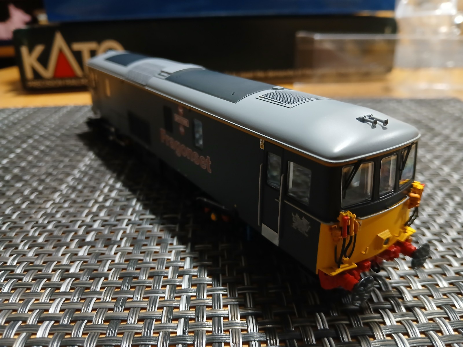 Modern OO/HO scale Dapol Class 73 73107 Spitfire Fragonset Diesel Locomotive