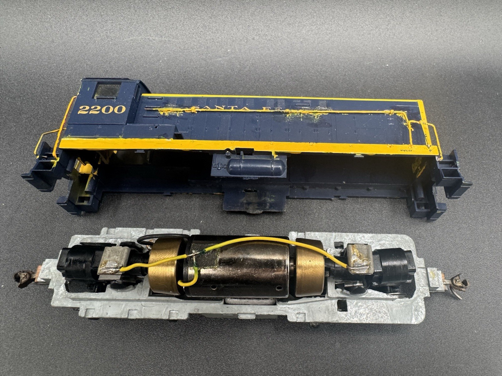 Athearn HO S-12 ATSF/Santa Fe #2200 PWR Diesel Locomotive Pair Tested Custom
