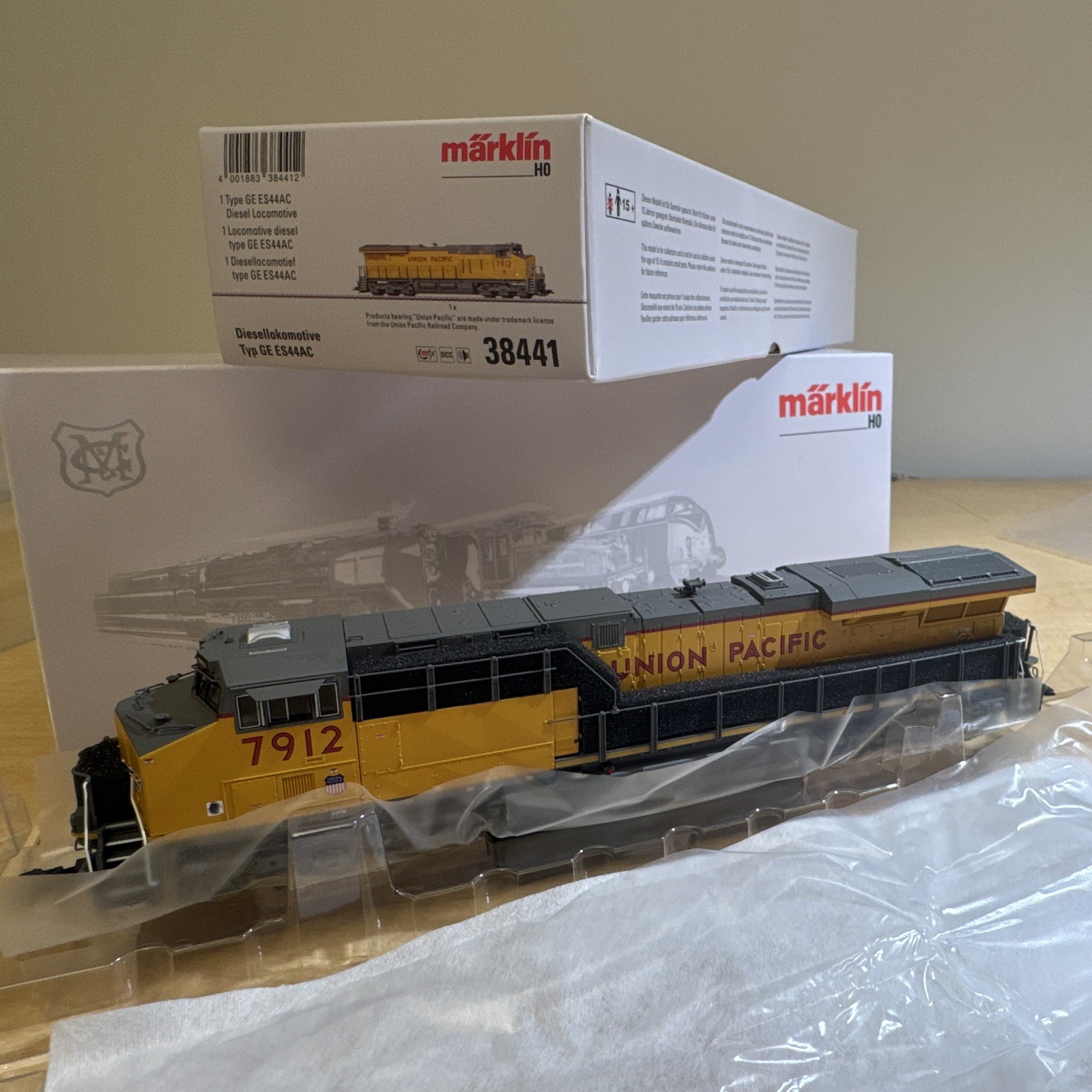 Märklin Marklin HO Union Pacific GE ES44AC Diesel Loco 7912 Digital DCC AC 38441